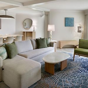 Vice Presidential Suite Executive Suite 1 King Sofa bed